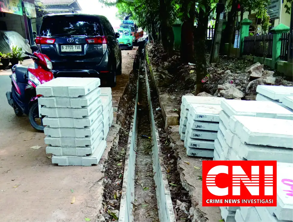 Diduga Proyek Drainase Depan RSUD Jatisampurna Dikerjakan Asal-asalan
